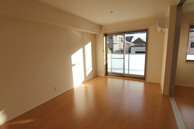 【居間・リビング】 | MAIDA VALE COURT(メイダベルコート)