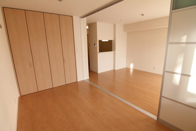 【洋室】 | MAIDA VALE COURT(メイダベルコート)