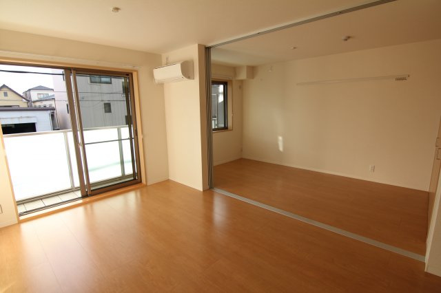 【居間・リビング】 | MAIDA VALE COURT(メイダベルコート)