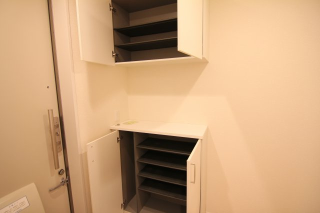 【玄関】 | MAIDA VALE COURT(メイダベルコート)