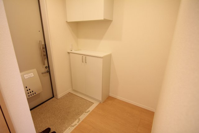 【玄関】 | MAIDA VALE COURT(メイダベルコート)