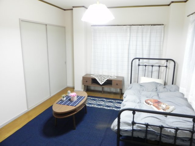 浅川マンションの洋室