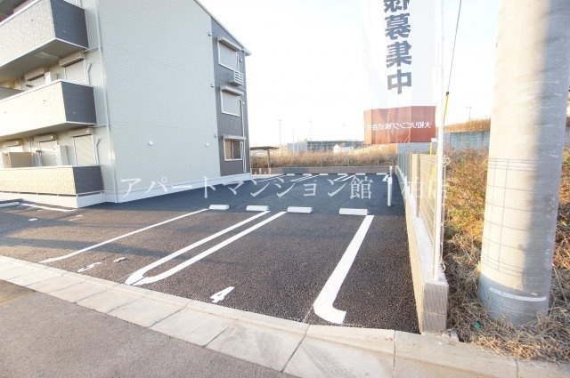 グレイス小山台の駐車場
