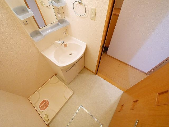 チエーロ グランデの洗面所|明るい洗面所です