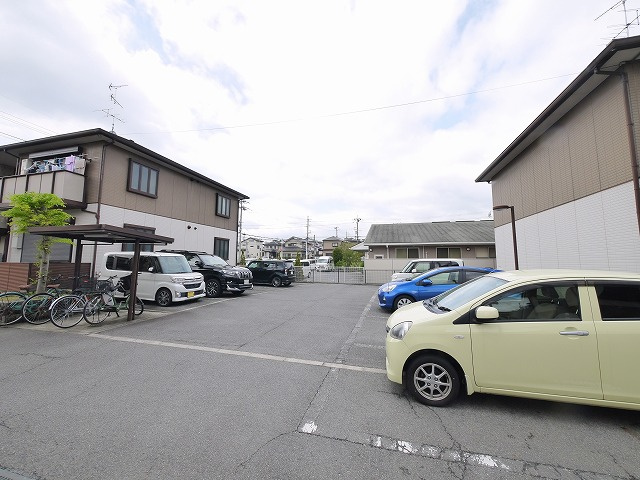 ウィステリア伏見の駐車場