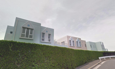 【外観】 | ユーロハイツ湘南六浦Ⅲ棟 | 南西向きにつき陽当り良好です♪天井が高く開放感がございます！