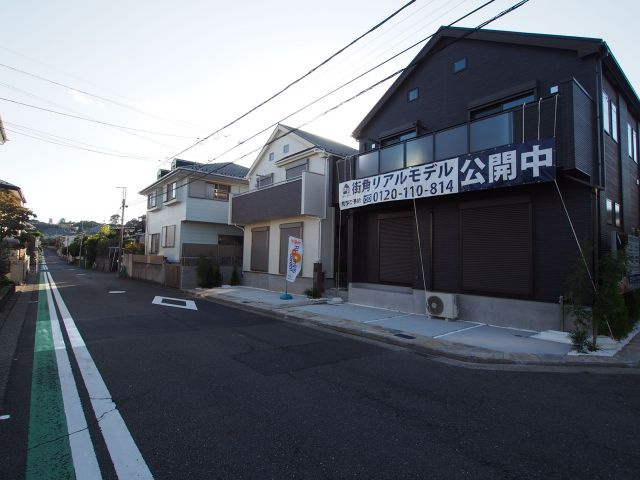 保土ヶ谷区狩場町全６棟　新築戸建ての前面道路含む現地写真