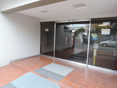 【エントランス】 | エンゼルハイム日吉 | 横浜市営地下鉄ブルーライン・東急東横線「日吉」駅徒歩13分、東急東横線「綱島」駅徒歩15分！