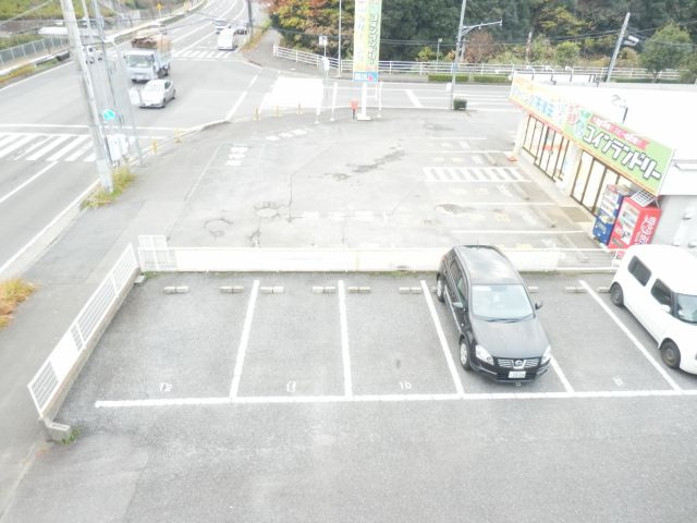 メゾン藤ヶ丘の駐車場