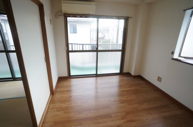 旭マンションの寝室