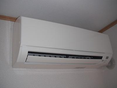 【設備】 | サンフォレストⅡ | エアコン付きで快適に過ごせます。