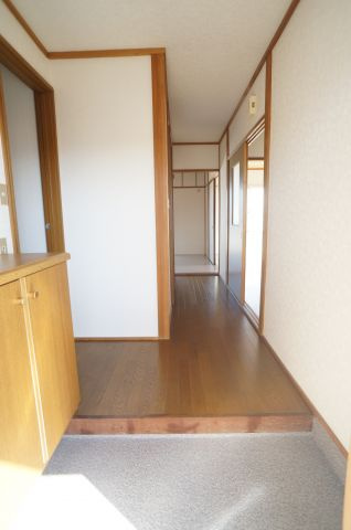 村上マンションの玄関