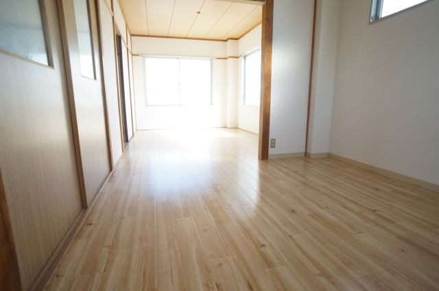 村上マンションの居間・リビング