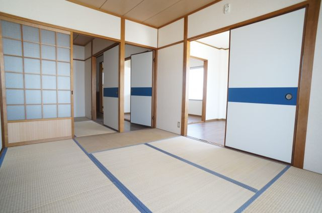 村上マンションの寝室