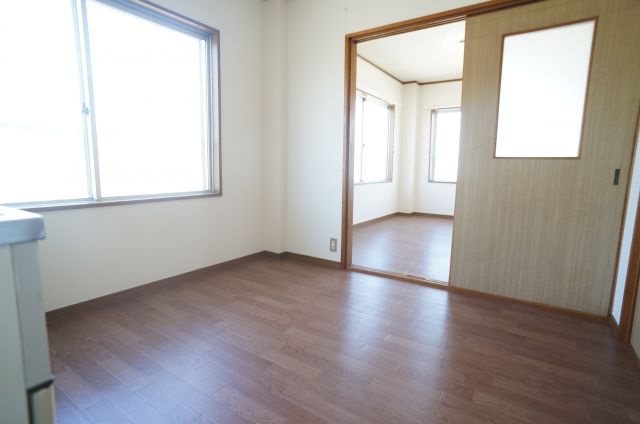 村上マンションの居間・リビング