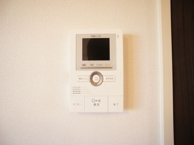 【セキュリティ】 | アヴニール | 訪問者の確認ができるTVドアホン付きです♪