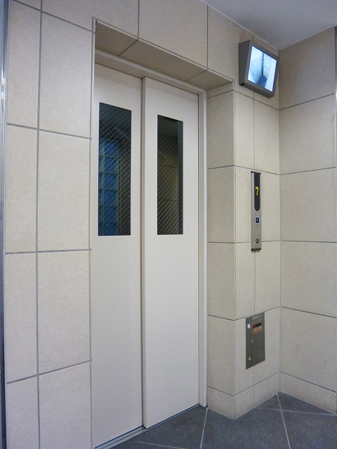 ParkAxis御徒町のロビー|パークアクシス御徒町の防犯ＴＶモニター付エレベーターです