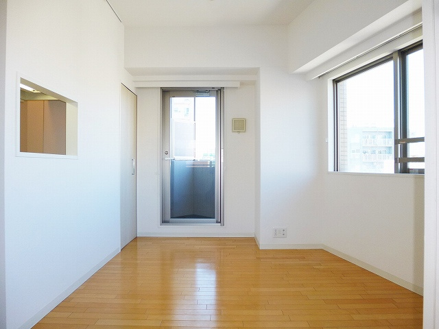 ParkAxis御徒町の居間・リビング|パークアクシス御徒町のリビングです、テーブル配置しやすい間取りです