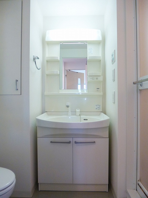 ParkAxis御徒町の洗面所|パークアクシス御徒町の身支度しやすい独立洗面台です