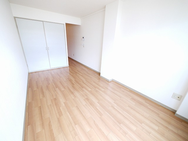 ブレスト北之庄Ⅴの洋室|広々とした洋室です