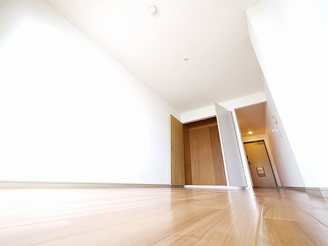 ブレスト北之庄Ⅴの居間・リビング|ゆったりした洋室です