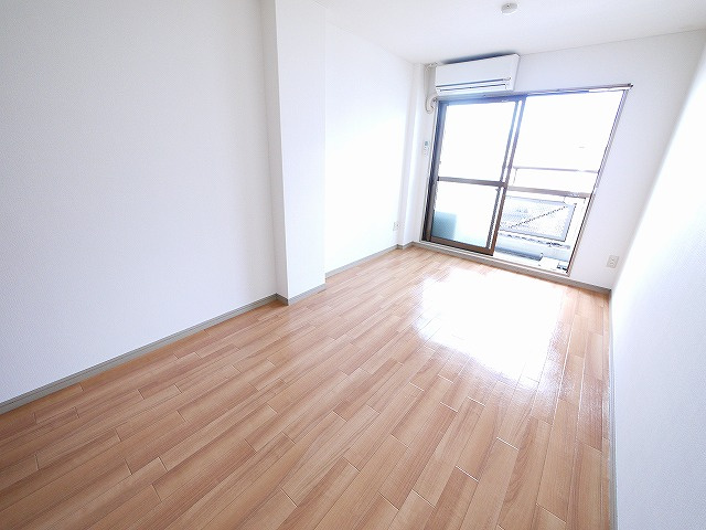 ブレスト北之庄Ⅴの寝室|落ち着いた色調の寝室です