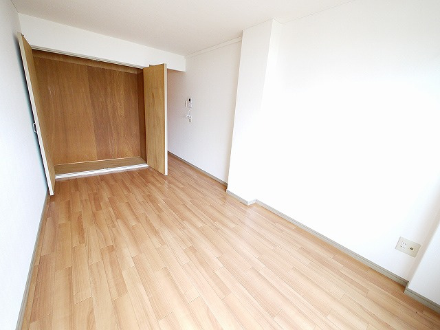 ブレスト北之庄Ⅴの洋室|広々とした洋室です