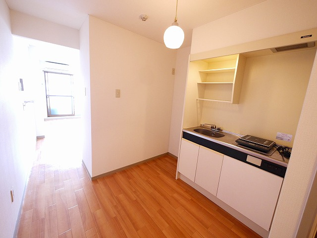 ブレスト北之庄Ⅴのキッチン|コンパクトなキッチンで掃除もラクラク