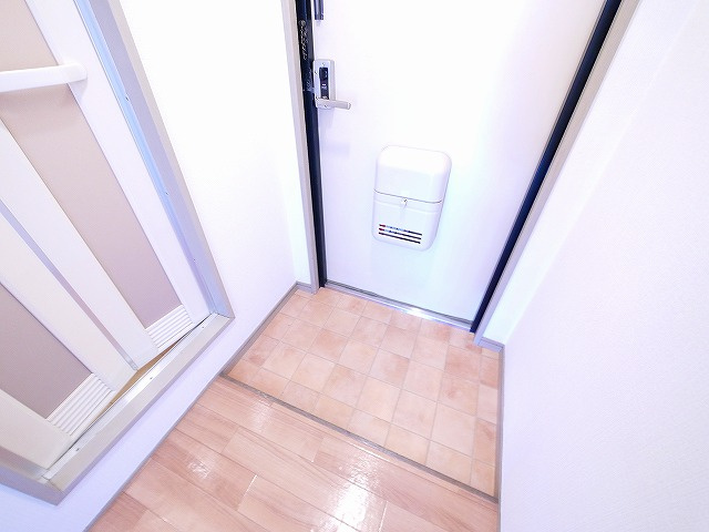 ブレスト北之庄Ⅴの玄関|明るい玄関です