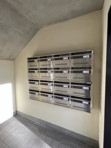 メゾンアソシエのエントランス|集合ポスト