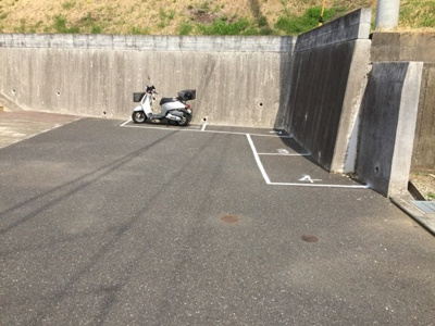 【その他共用部分】 | メルベーユⅠ | 敷地内にあるバイク置き場です☆バイクがあれば通勤・通学、お買い物にも便利です♪