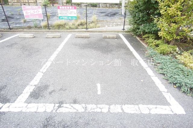 レジデンス・ヒルズの駐車場