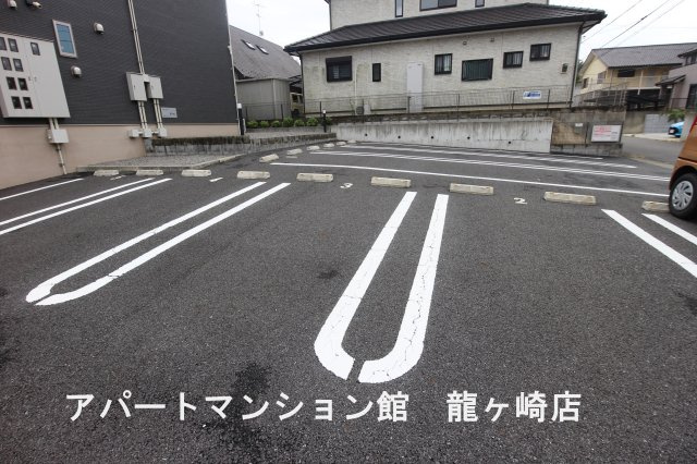 アルカンシエルの駐車場