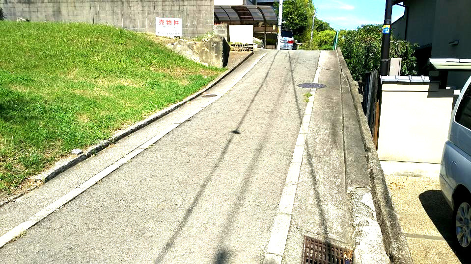 和歌山市片岡町2丁目・土地・56357の前面道路含む現地写真
