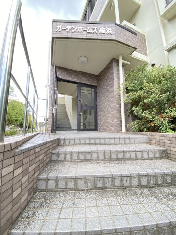 ガーデンホームズ高浜のエントランス
