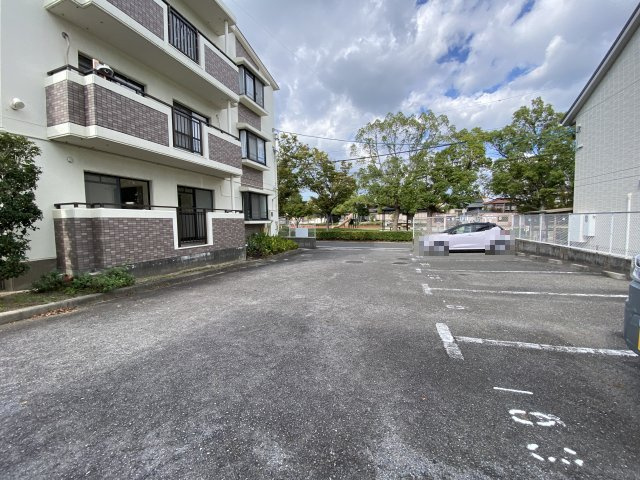 ガーデンホームズ高浜の駐車場