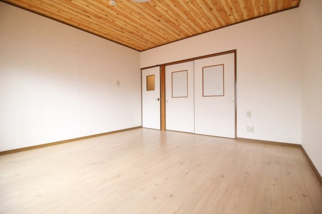 【内装】 | レトロハウス平野元町 | オシャレなクロスです(^^♪