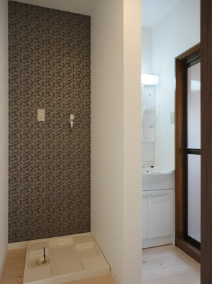 【独立洗面台】 | 平野元町長屋 | シャンプードレッサー洗面台と洗濯パン