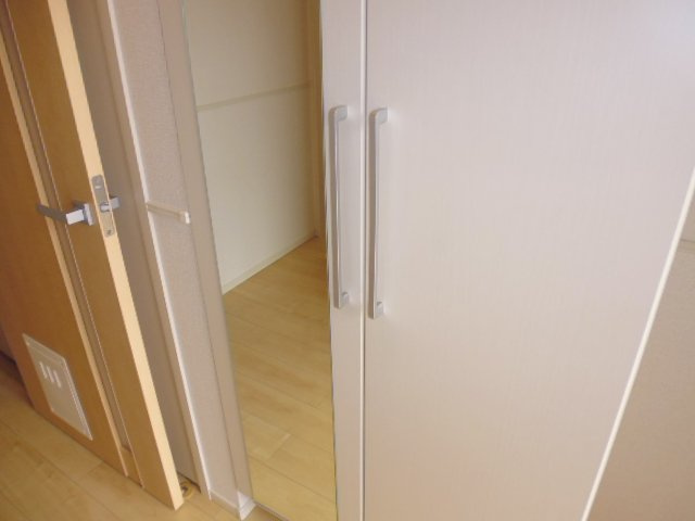 イーストメゾンⅡの玄関|シューズボックス