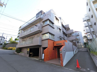【外観】 | 隣には来客様用駐車場完備♪