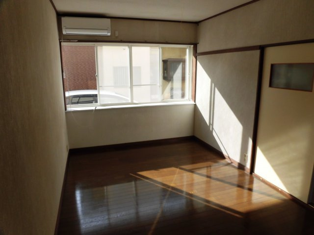 コーポフレンズの洋室