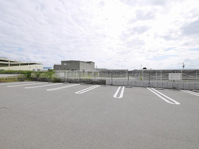 横田町店舗の駐車場