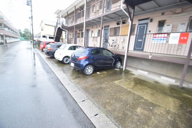 オレンジハイツの駐車場|車をお持ちの方は便利です