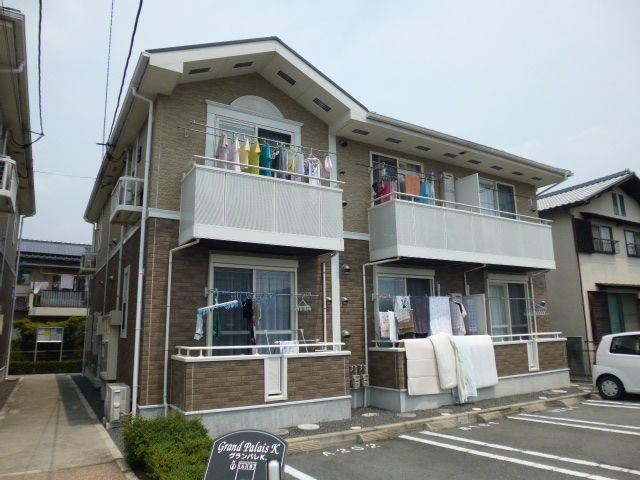 総社市井手のアパートの外観