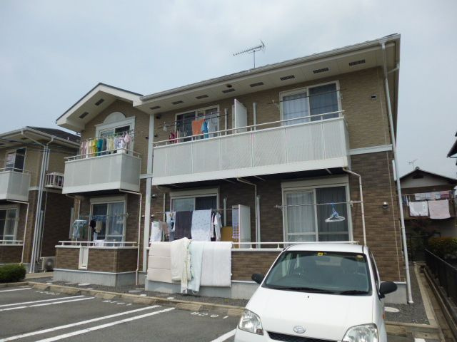 総社市井手のアパートの外観
