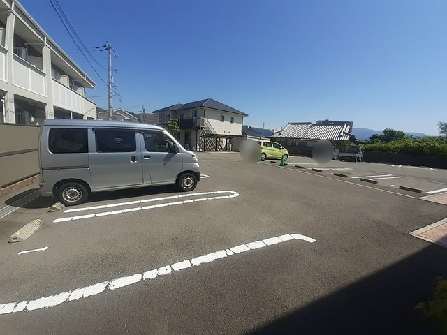 ビックウエストセカンドの駐車場