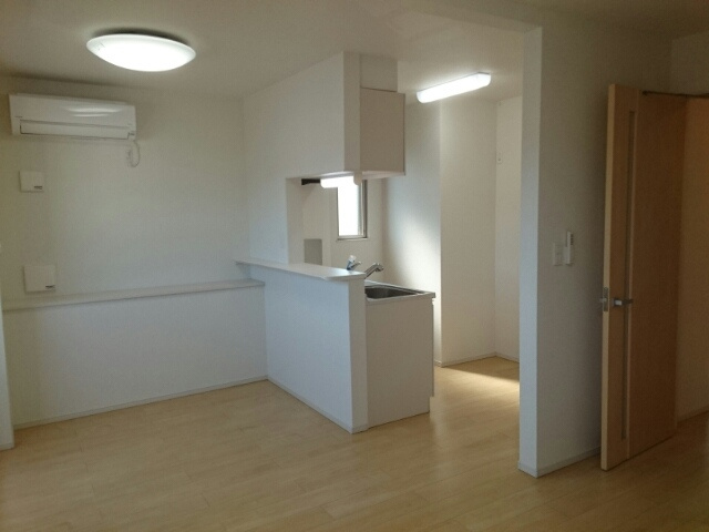 ビックウエストセカンドの居間・リビング