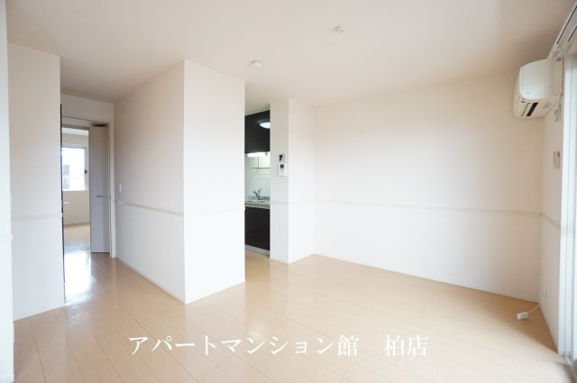 オアシスの洋室