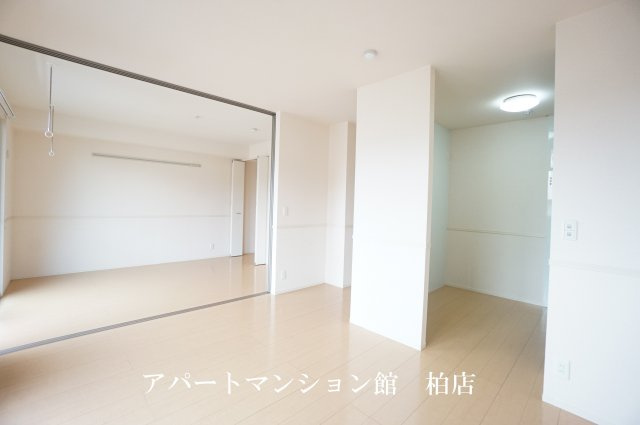オアシスの洋室