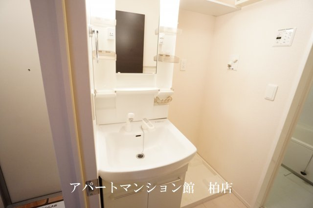 オアシスの独立洗面台